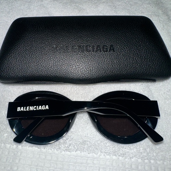 BALENCIAGA Sunglasses Authentic - Picture 2 of 11